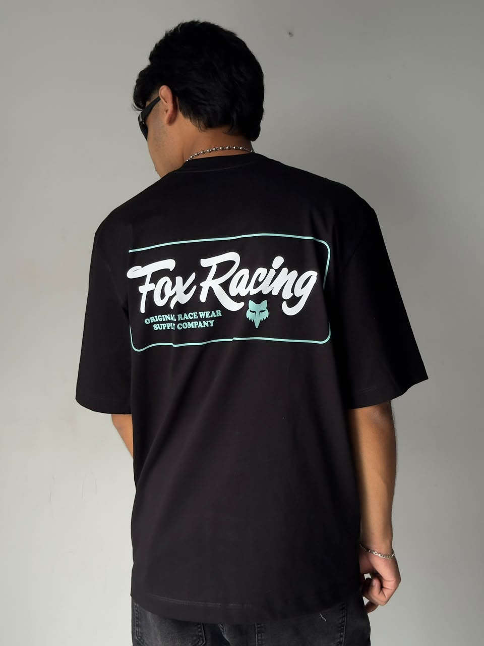 CAMISETA NEGRA RACING VERDE ESPALDA