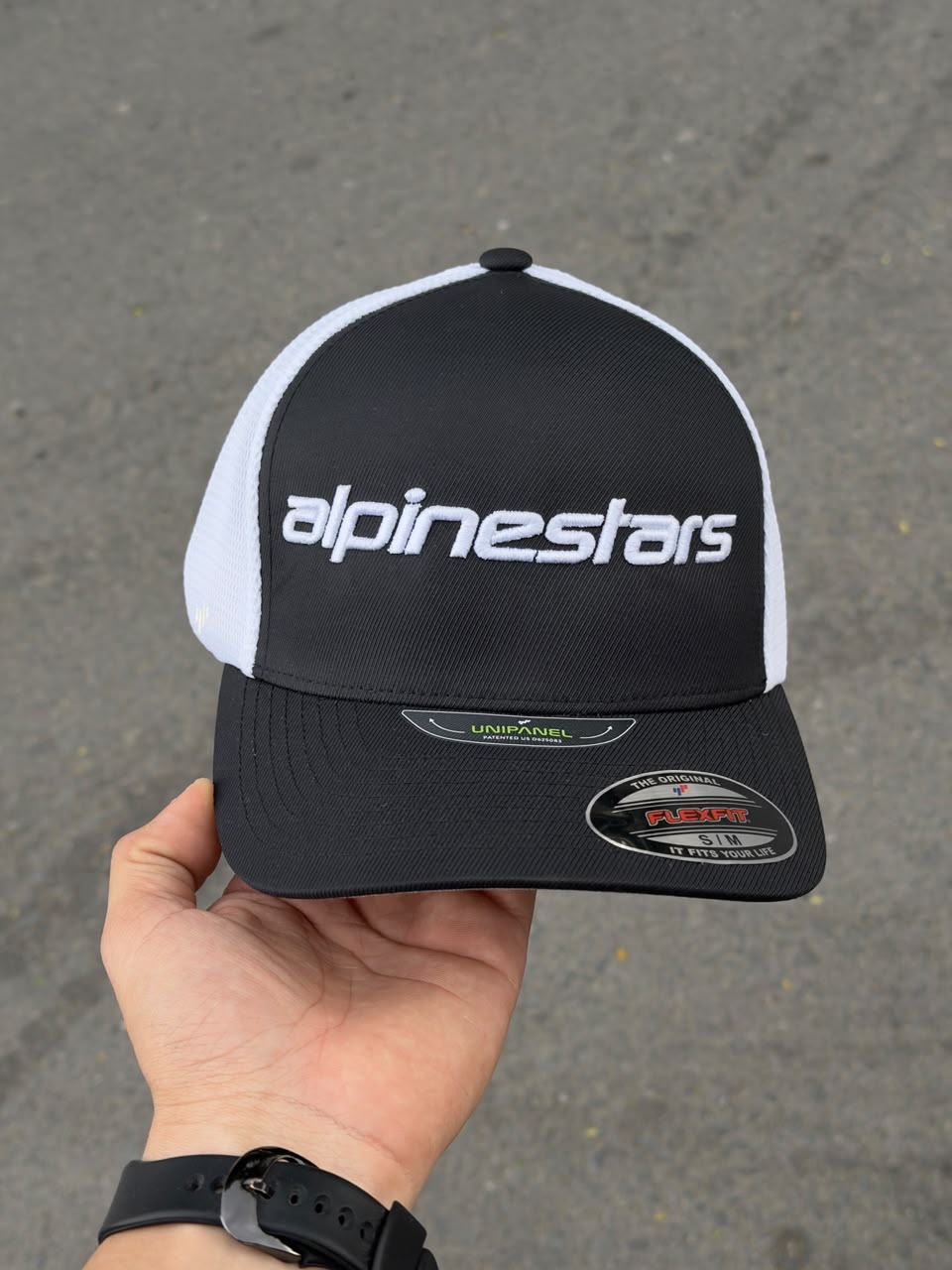 Gorra Alpinestars Flexflit negra con blanco letras blancas