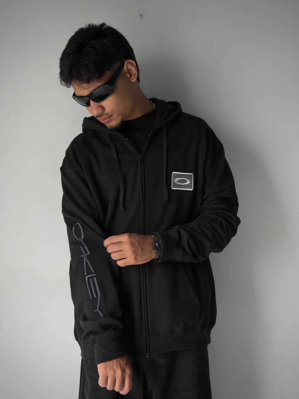 Oakley negro logo blanco