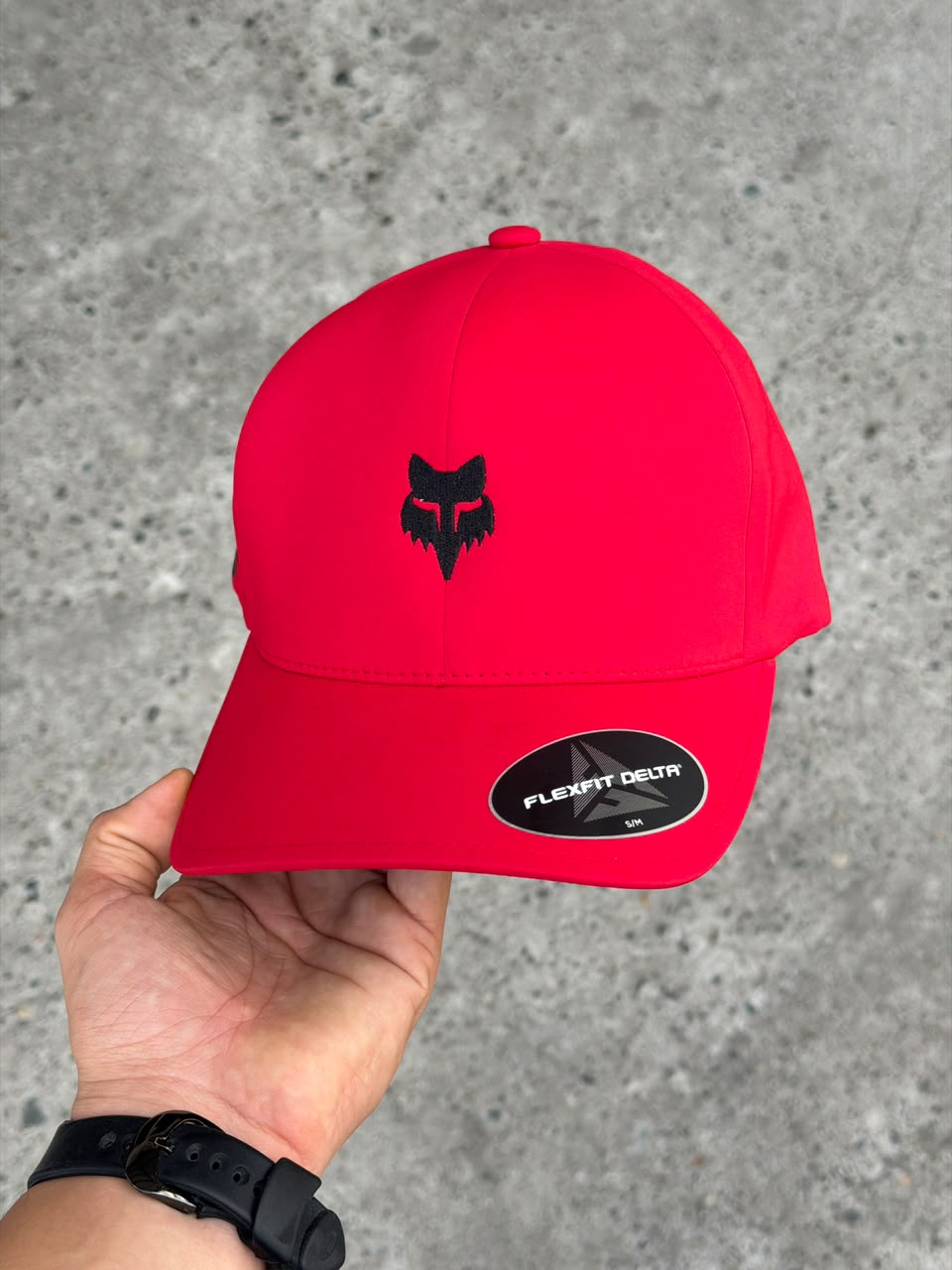 Gorra Fox — Rojo — Logo negro