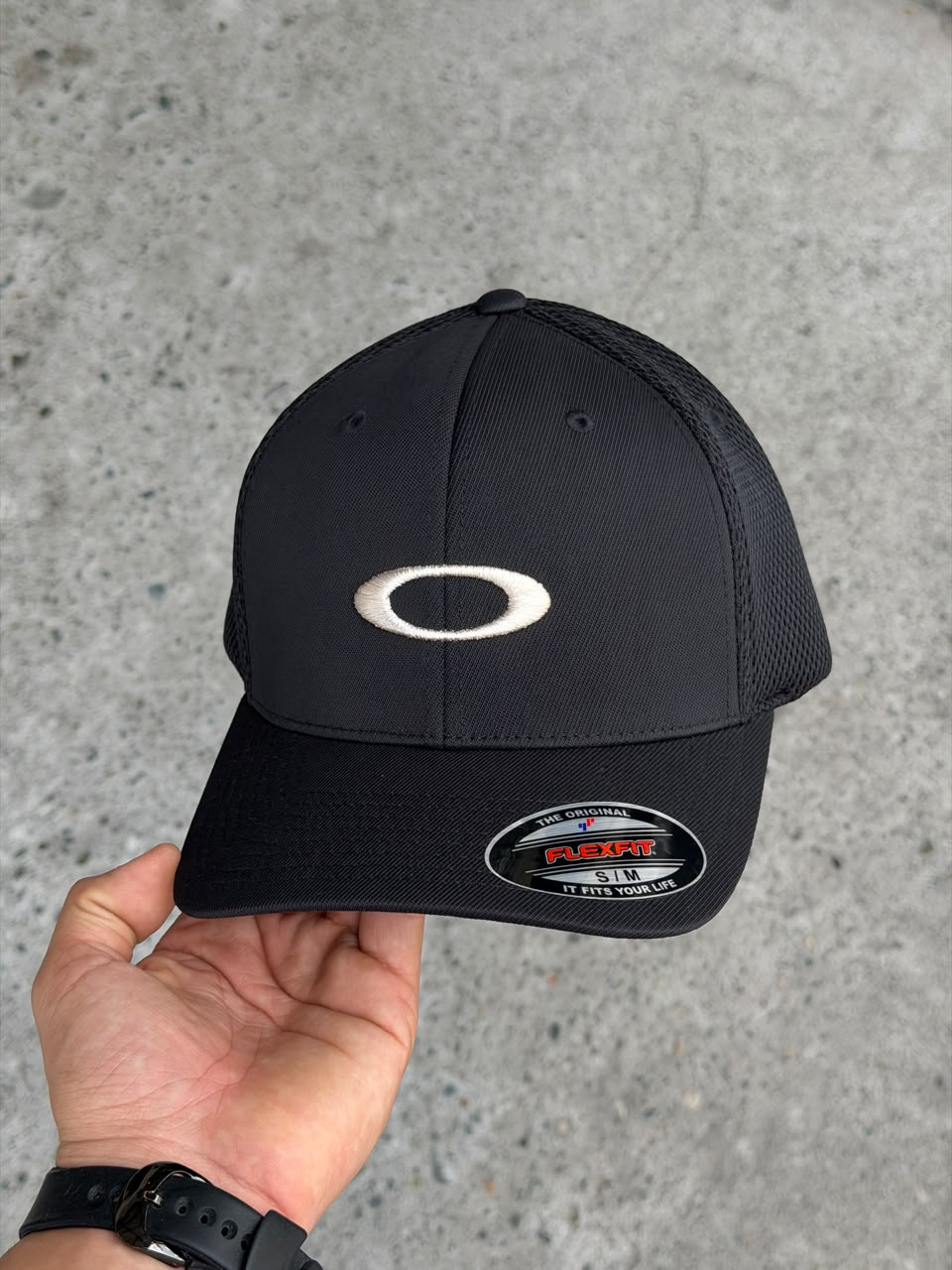 Gorra Oakley — Negro — Óvalo blanco