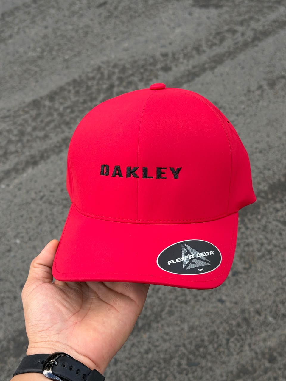 Gorra Oakley — Rojo — Letras pequeñas