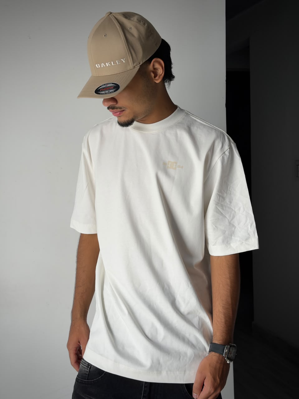 CAMISETA BLANCA LOGO MINIMALISTA