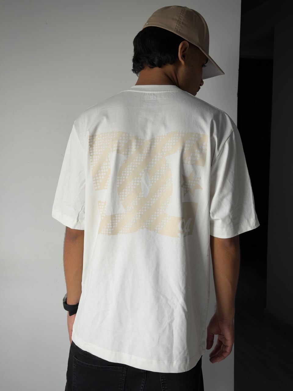 CAMISETA BLANCA LOGO MINIMALISTA