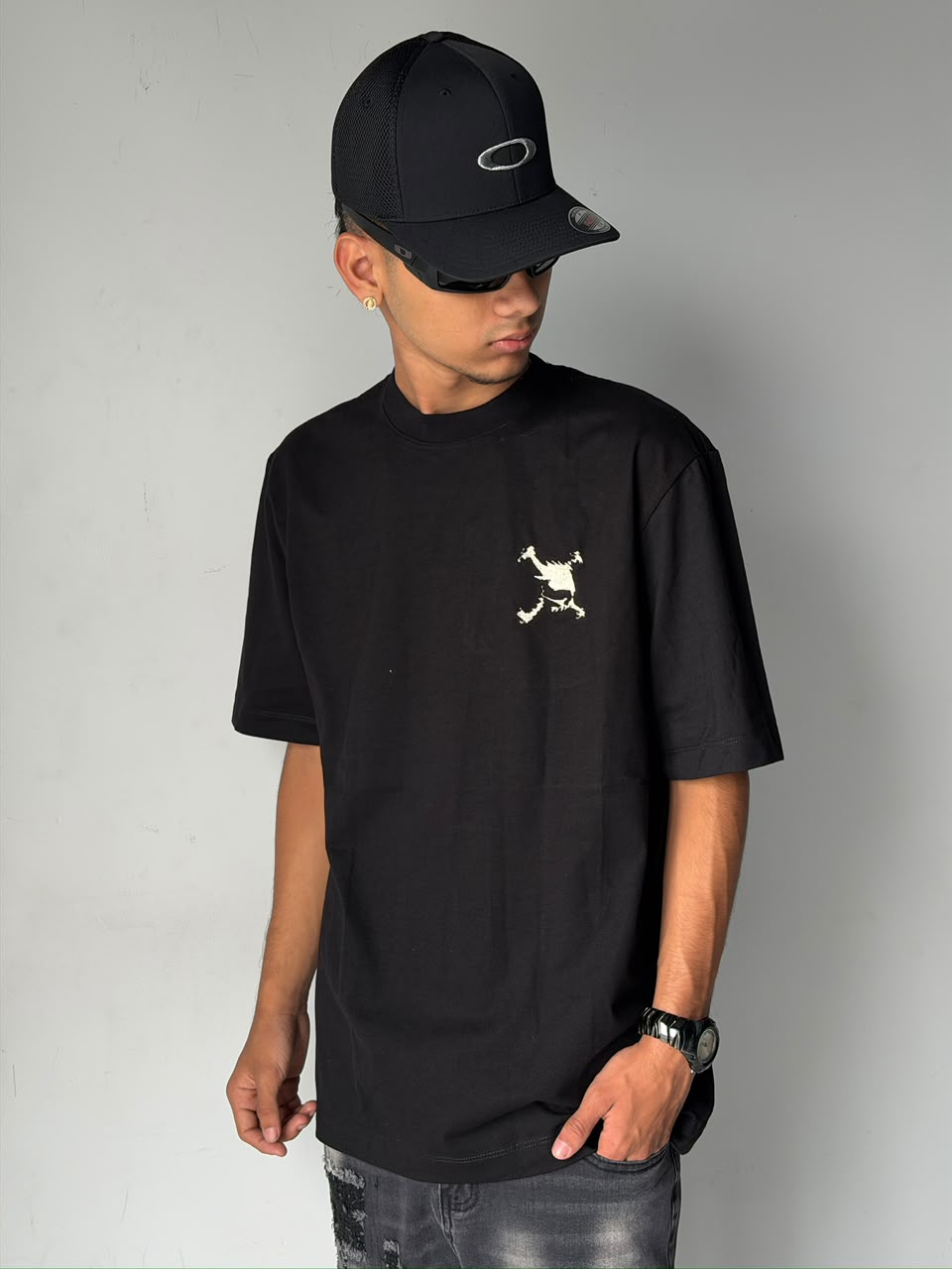CAMISETA NEGRA LETRAS BLANCAS ESPALDA