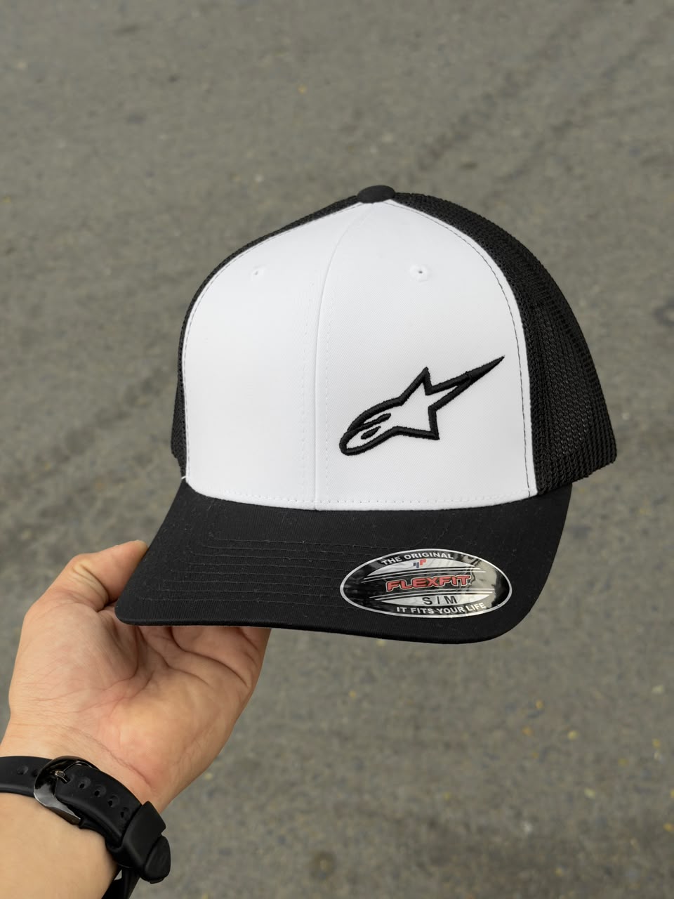 Gorra Alpinestars Flexflit blanca con negro logo negro