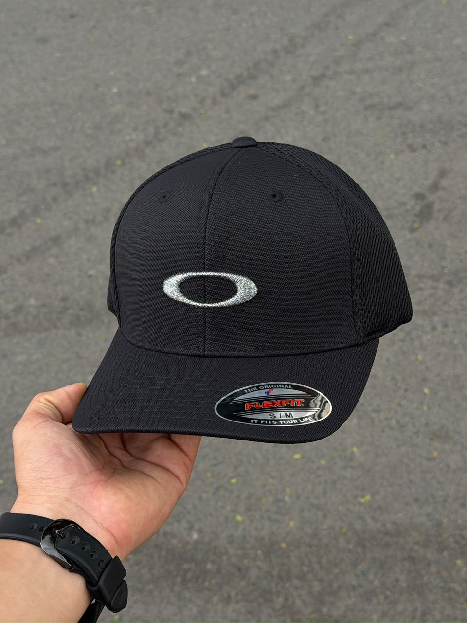 Gorra Oakley Flexflit negra logo gris