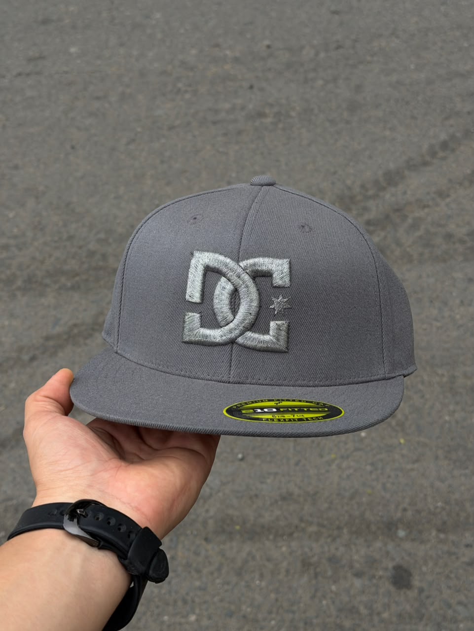 Gorra oakley plana gris logo blanco ajuste