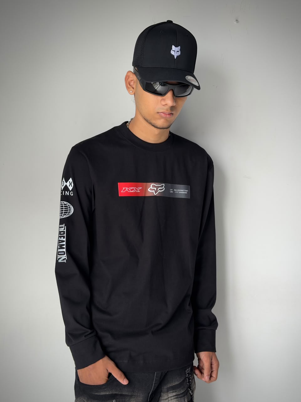 BUZO MANGA LARGA FOX NEGRO LOGO ROJO GRIS