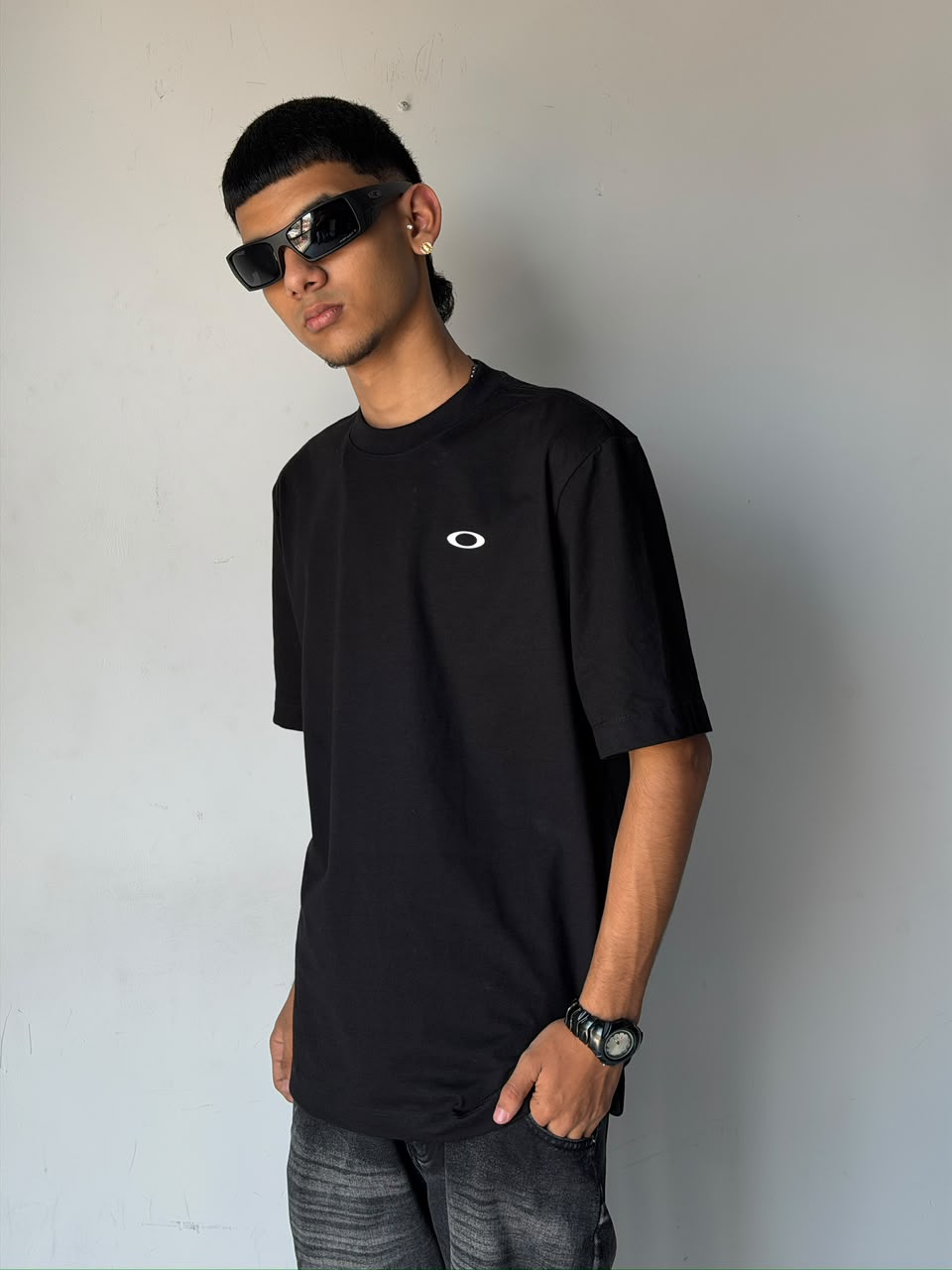 CAMISETA OAKLEY NEGRO LOGO BLANCO 01