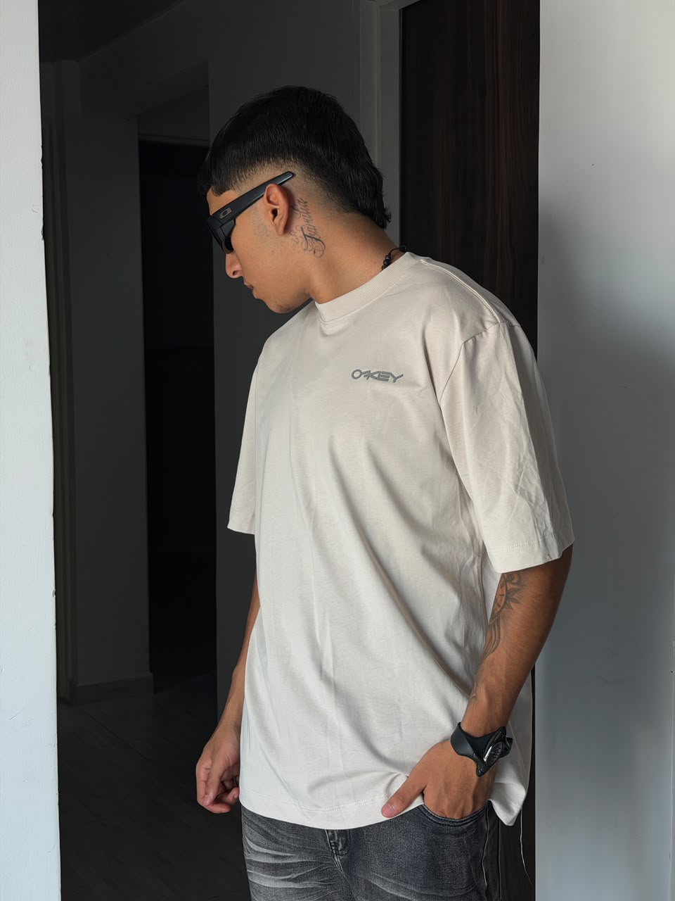 CAMISETA OAKLEY BLANCO LOGO NEGRO 02