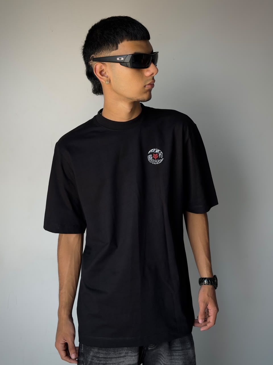 CAMISETA FOX NEGRO LOGO ROJO