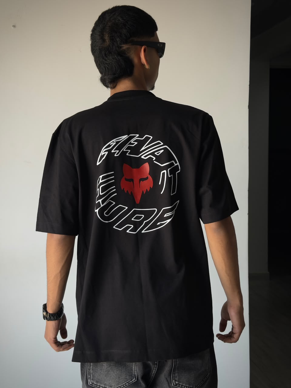 CAMISETA FOX NEGRO LOGO ROJO