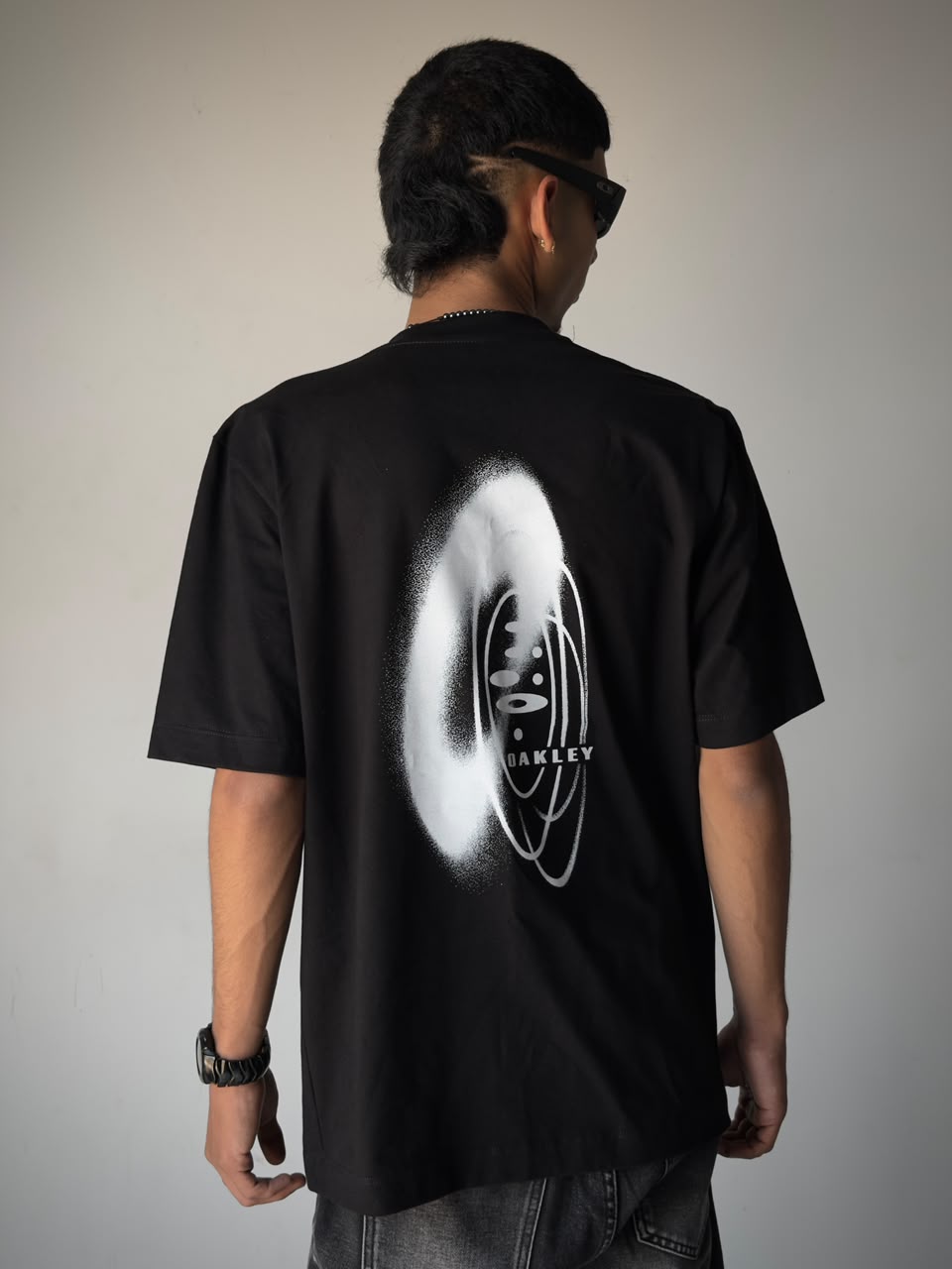 CAMISETA OAKLEY NEGRO LOGO BLANCO 02