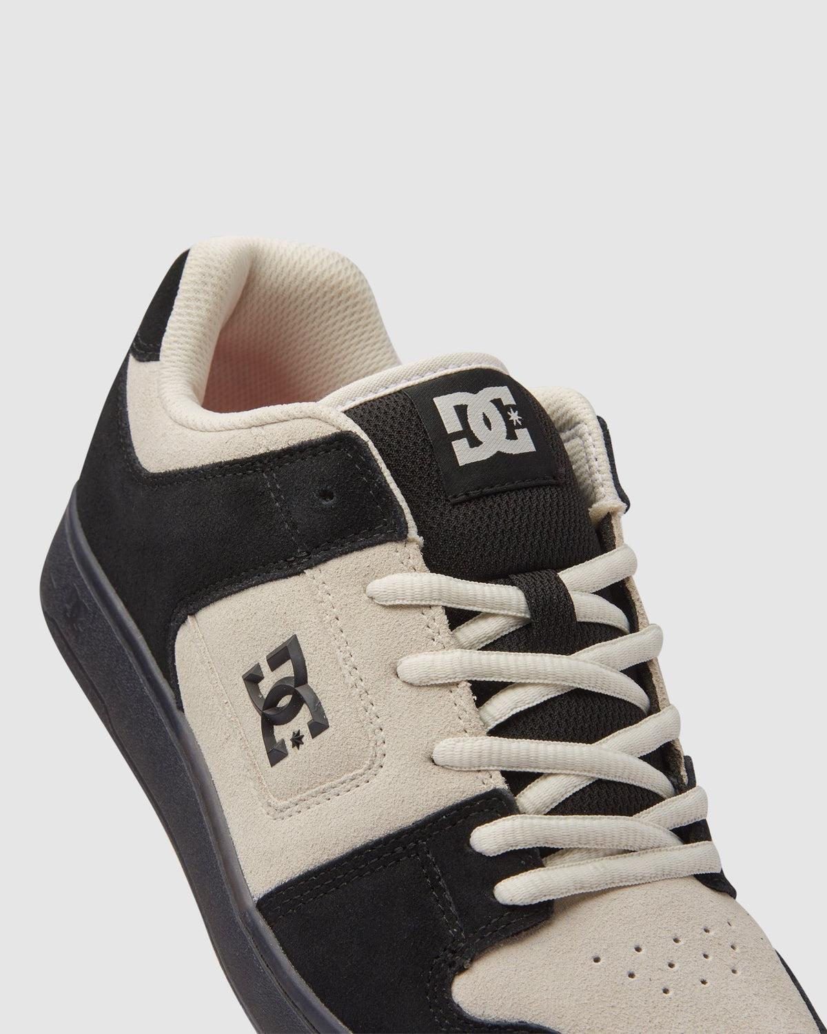 DC MANTECA 4 S WHITE BLACK
