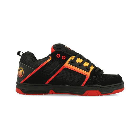 DVS COMANCHE BLK RED YEL NBK - Vista lateral, punta hacia la derecha