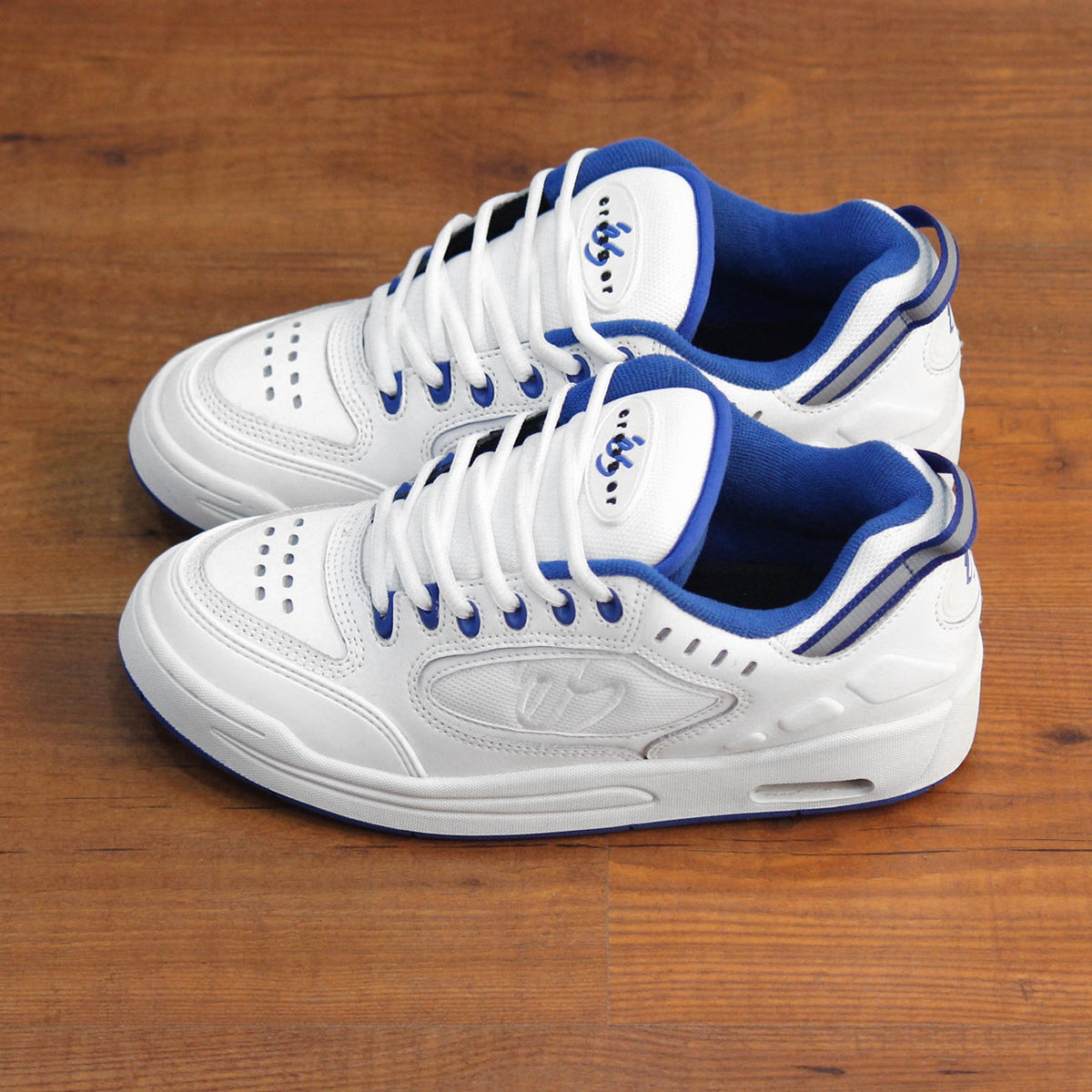 eS CREAGER WHITE/BLUE — vista 1