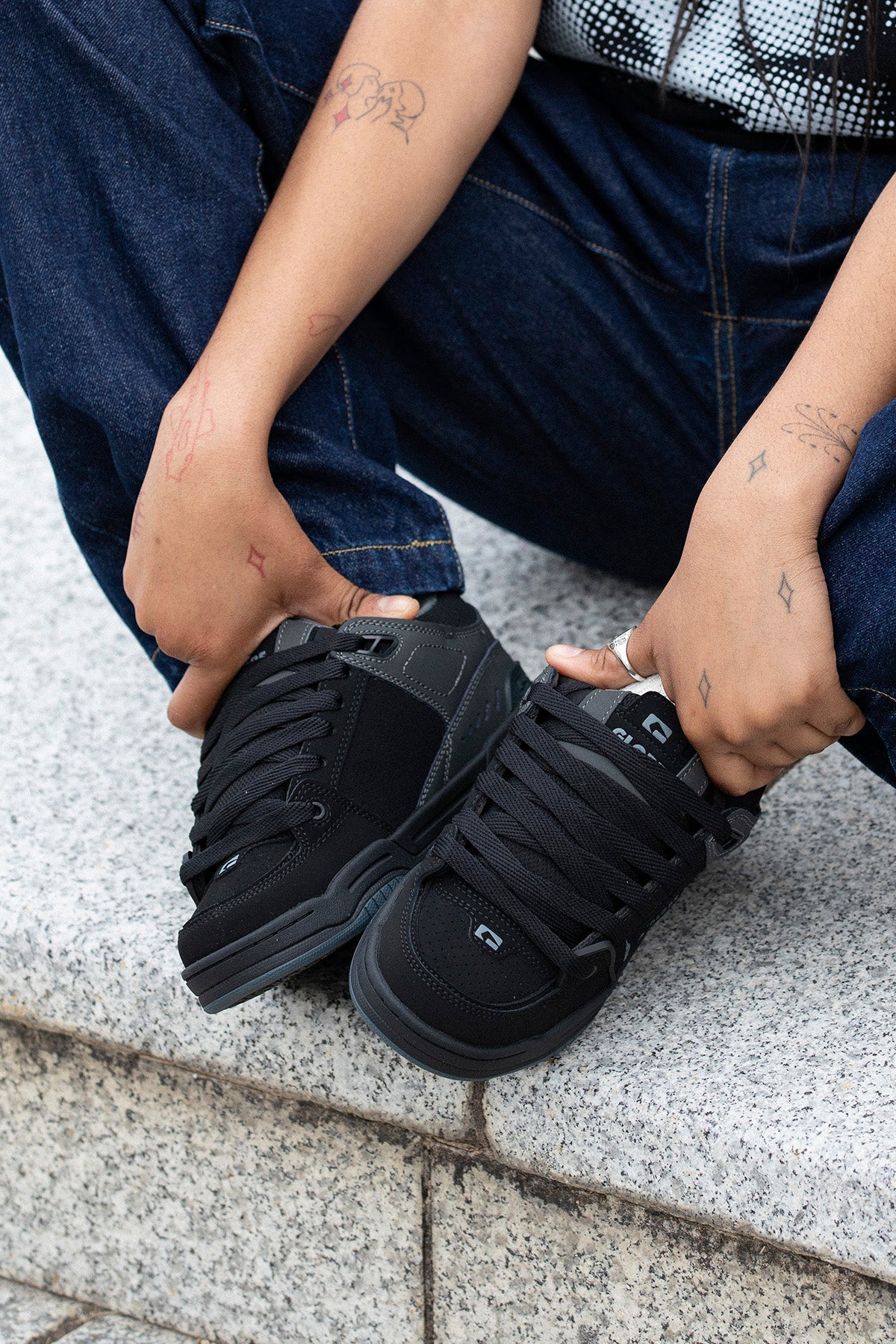 GLOBE Fusion - Black/Night — vista 2