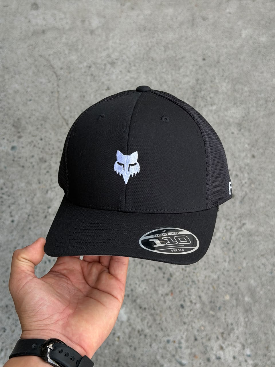 Gorra Fox — Negro — Logo blanco con malla