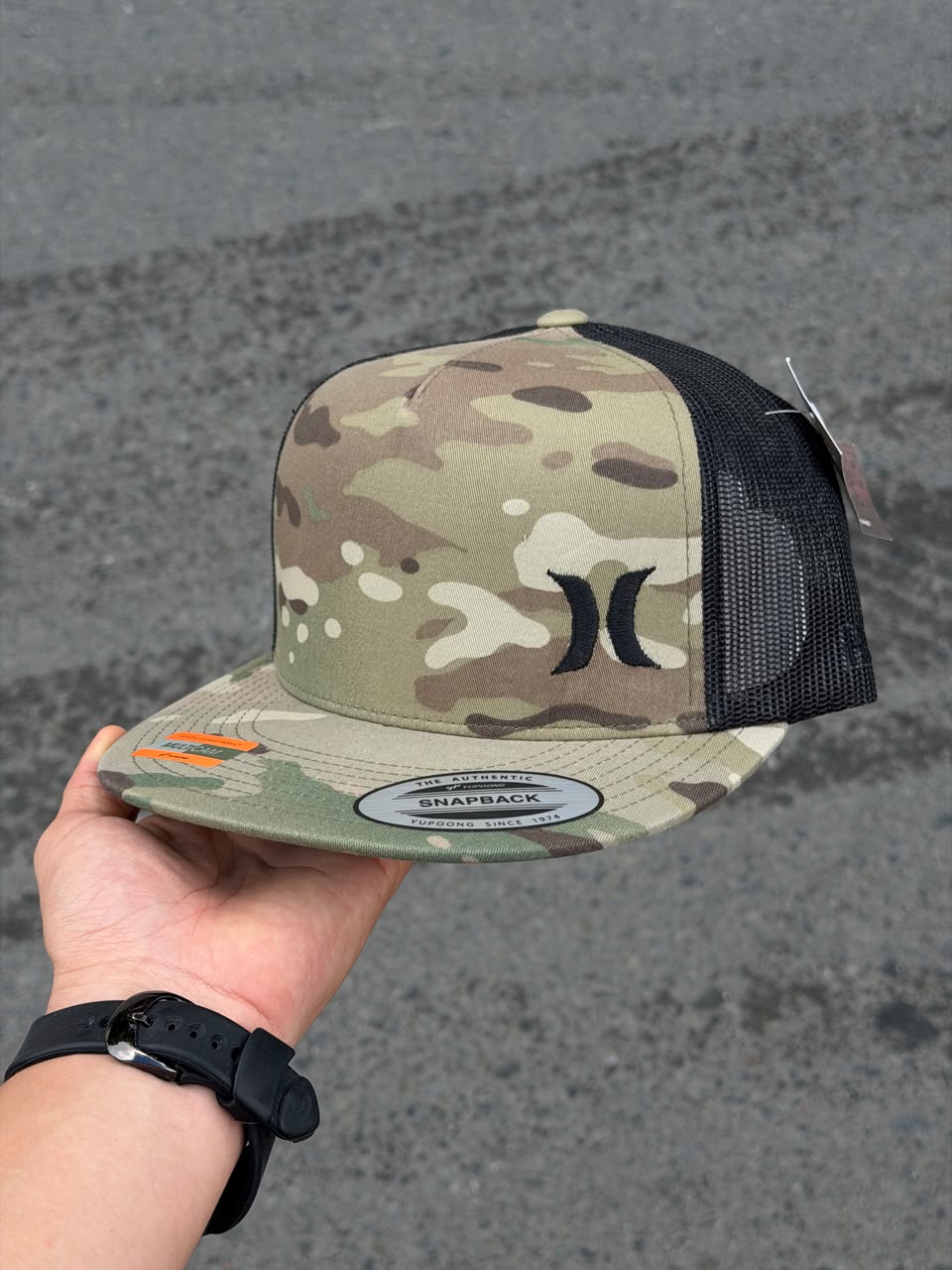 Gorra Hurley — Camuflado / Negro — Logo