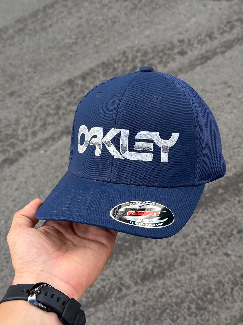 Gorra Oakley — Azul — Letras grandes